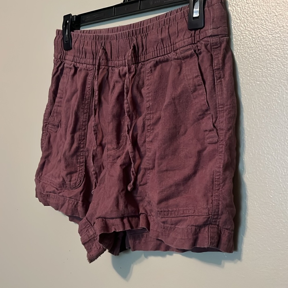 Gap linen/rayon pull on shorts women’s size XS, color is maroon - Picture 3 of 8